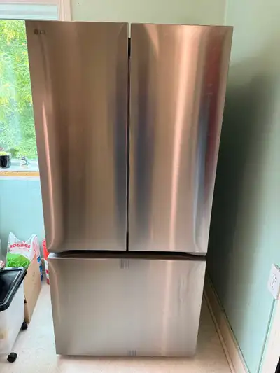 Brand new, never used. Mint condition. 33 inch, 25 cubic foot LG 3 door fridge with ice makerBought...