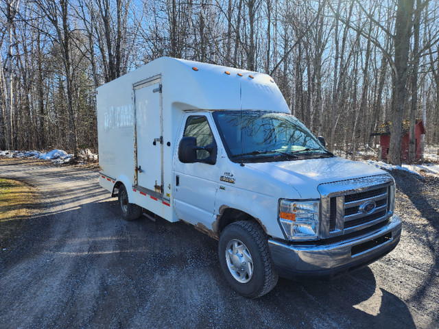 2011 ford cutaway van e-350 in Cars & Trucks in Ottawa