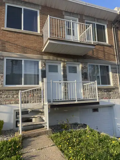 Ahuntsic, Beau 4.5 + bureau, haut-duplex à louer