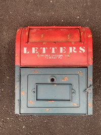 Mail box for envelopes 