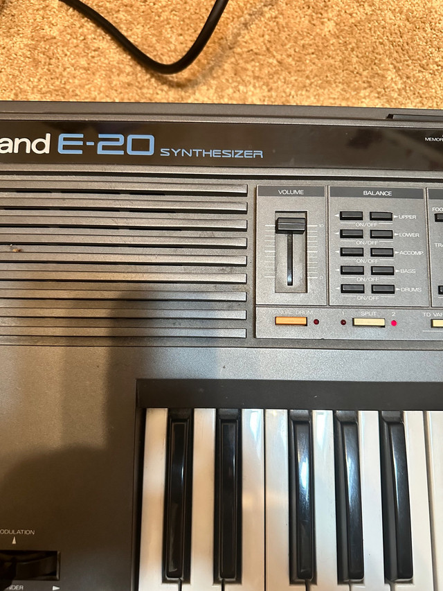 1988 Roland E-20 Synthesizer Keyboard in Pianos & Keyboards in Kitchener / Waterloo - Image 2