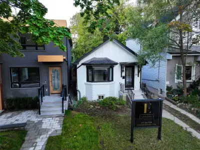 2 Bedroom Apartment in Midtown Steps to TTC, Parks, Shopping