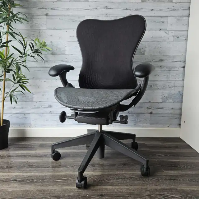 Herman Miller Mirra 2 ergonomic office chair FREE DELIVERY in Chairs & Recliners in City of Toronto - Image 2