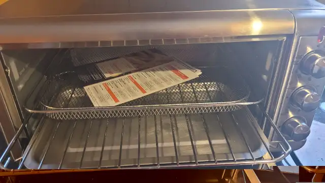 Black and Decker Airfry / Toaster Oven in Toasters & Toaster Ovens in Mississauga / Peel Region - Image 4