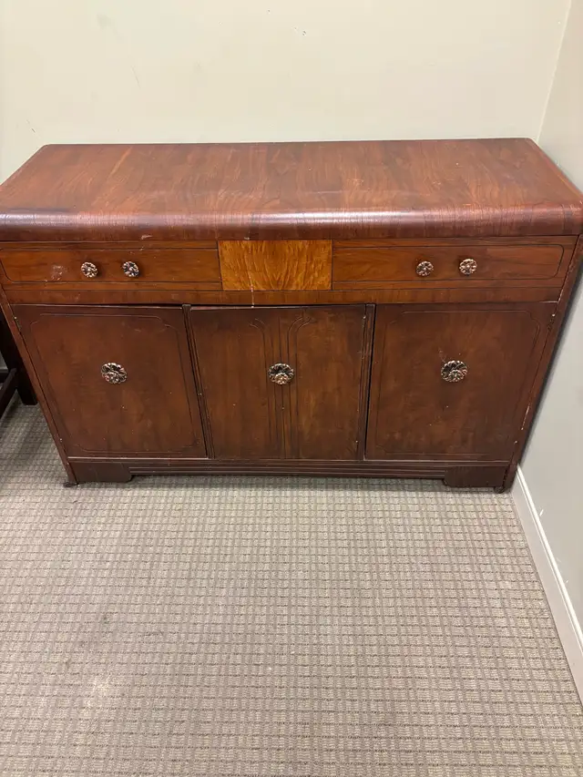Antique Sideboard in Other in Oshawa / Durham Region - Image 2
