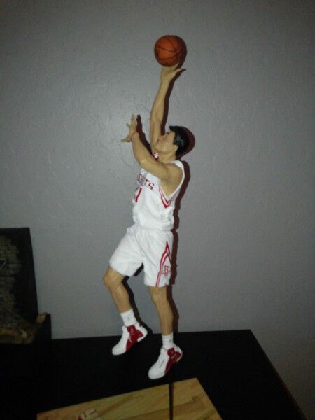 YAO MING MCFARLANE 12" FIGURE, 2005 in Arts & Collectibles in Hamilton - Image 3