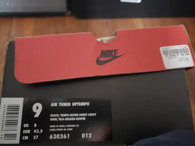 Nike, Air Tuned Uptempo, white, men  size 9 in Men's Shoes in City of Toronto - Image 5