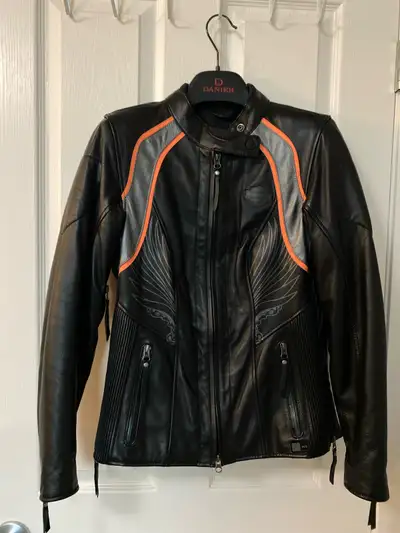 Original price: $800 - Zippered underarm venting for air flow - Inner and outer pockets - Two-way zi...
