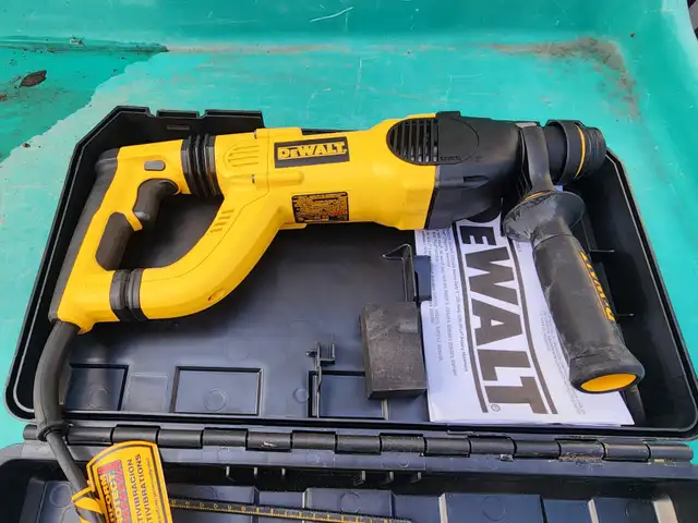 Dewalt D25223 D Handle 3 Mode SDS Hammer Drill Hard Plastic Case in Power Tools in Windsor Region - Image 2