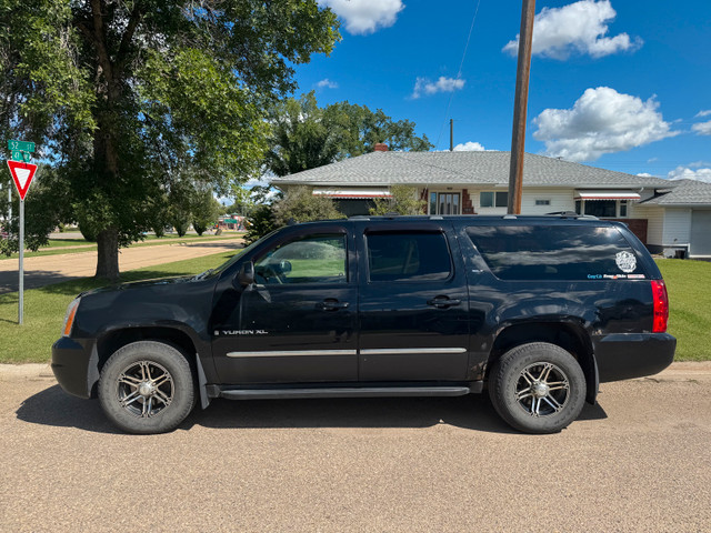 2008 Yukon XL 4x4 in Cars & Trucks in Red Deer - Image 3