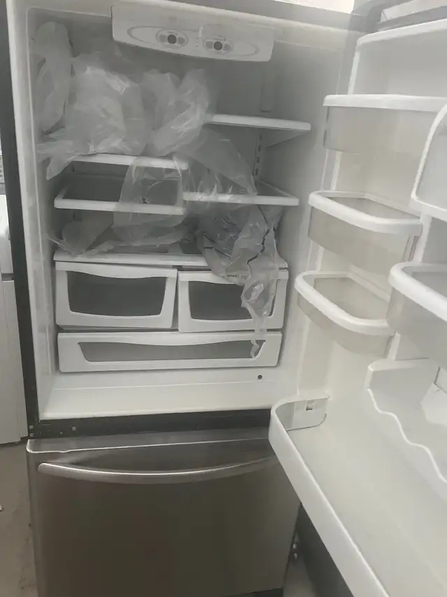 Kitchen aid 36 w fridge bottom freezer stainless steel in Refrigerators in Mississauga / Peel Region - Image 3