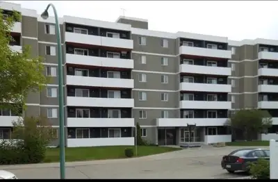 Move in immediately!! Excellent 1 bhk condo in Westfield Twins directly across Southland mall. You w...