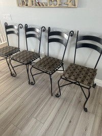 4 Chairs & 2 Matching Bar Counter Chairs