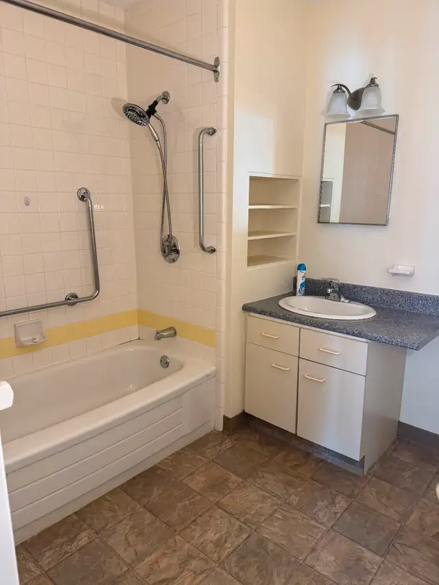 Two bedroom seniors apartment in Long Term Rentals in Charlottetown - Image 6