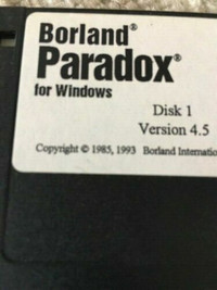 Borland - Paradox for Windows v 4.5 - 3.5" Floppy