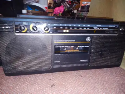 OLDER  GE  CASSETTE RECORDER AM - FM PORTABLE STEREO, View more