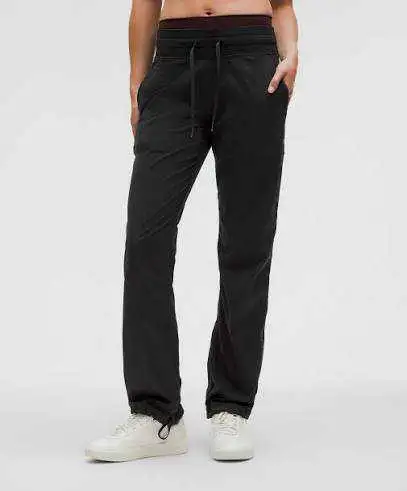 Lulu lemon pants (new) in Women's - Bottoms in Mississauga / Peel Region - Image 2