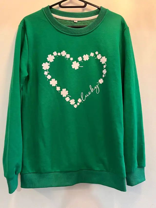 NEW Lucky St Patrick's Day Sweatshirt Size Small 