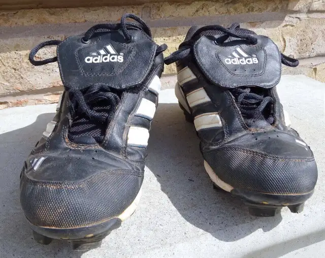 Men’s ADIDAS baseball/softball interchangeable cleats - size 10. in Baseball & Softball in Markham / York Region - Image 3