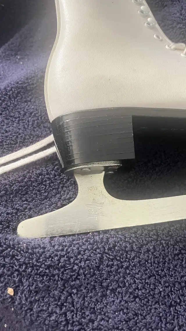 Ice Skates, Ladies Size 10.5 in Skates & Blades in Oshawa / Durham Region - Image 4