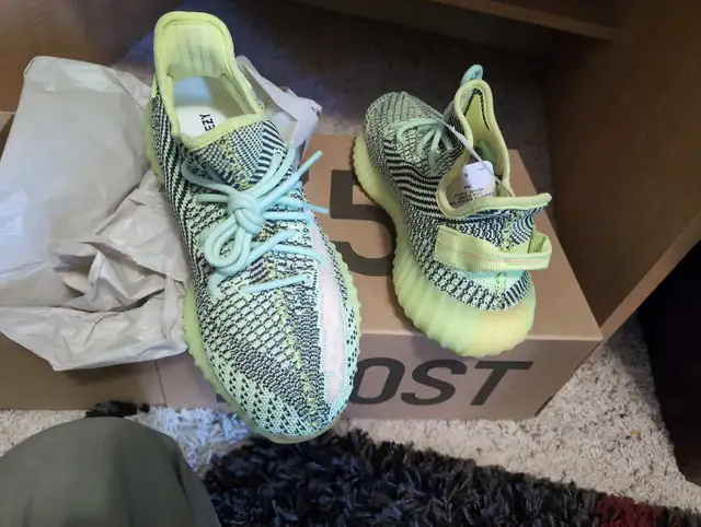 Adidas Yeezy Boost 350 V2 in Other in Calgary - Image 4