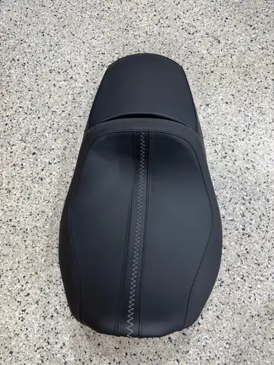 Factory seat off of 2025 Road glide,never been used.