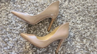 Jessica Simpson Women's Cambredge Style Heel