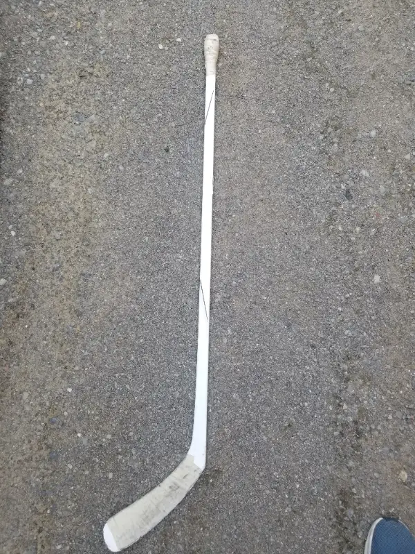 Sherwood youth hockey stick in Hockey in Kawartha Lakes - Image 2