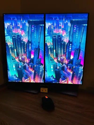 Dell 24" UltraSharpMonitors| IPS, USB Hub & Daisy-Chain!, View more