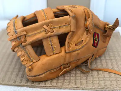 Easton EX1400 Competitor Series 13.5” Baseball Softball Glove LH, View more