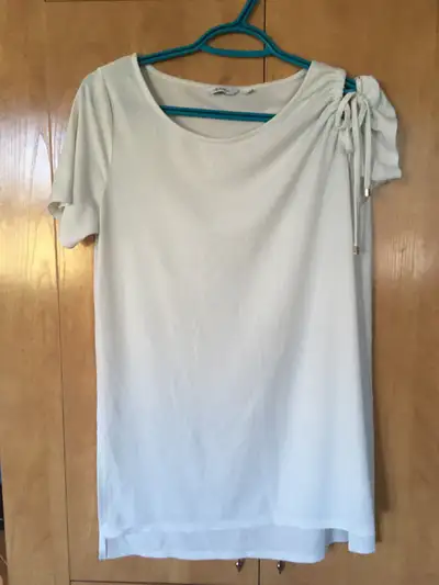 Robe, jupe, chandails, jeans... 5$ chacun – DISPO À LONGUEUIL, View more