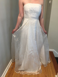 Wedding dresses and head piece, size XS (2-4)