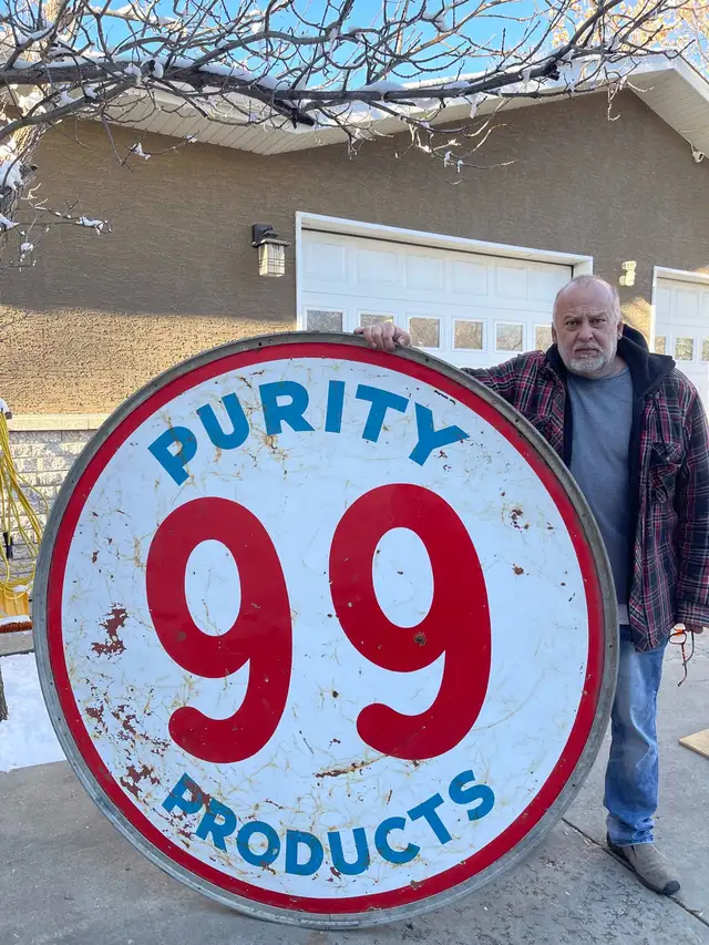 IH Cub Cadet dealership farm sign in Arts & Collectibles in Saskatoon - Image 11