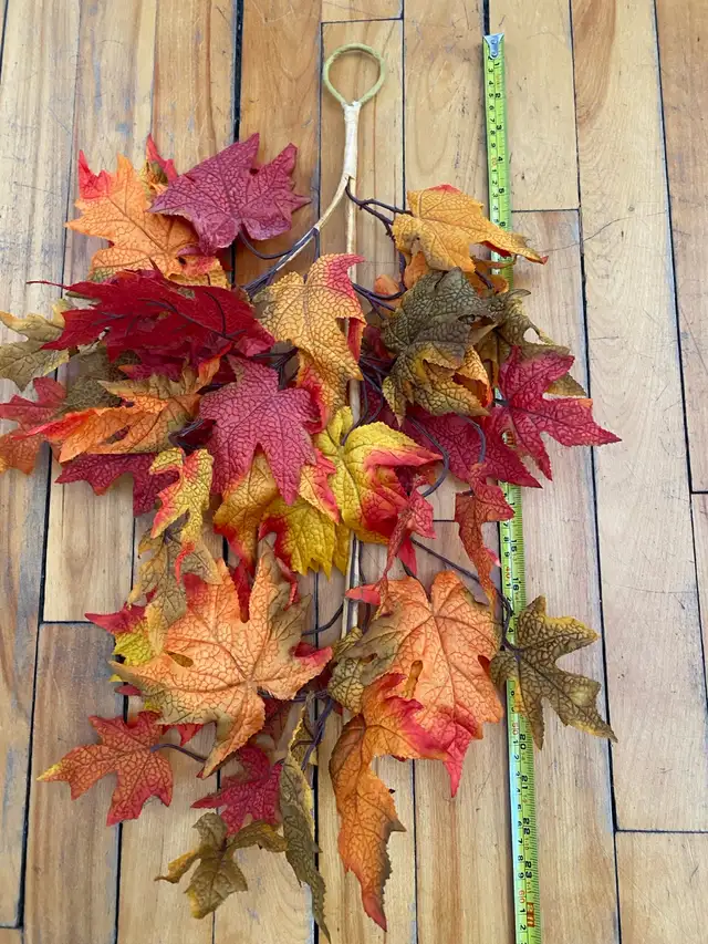 Fall Leaves Decoration in Home Décor & Accents in Ottawa - Image 4