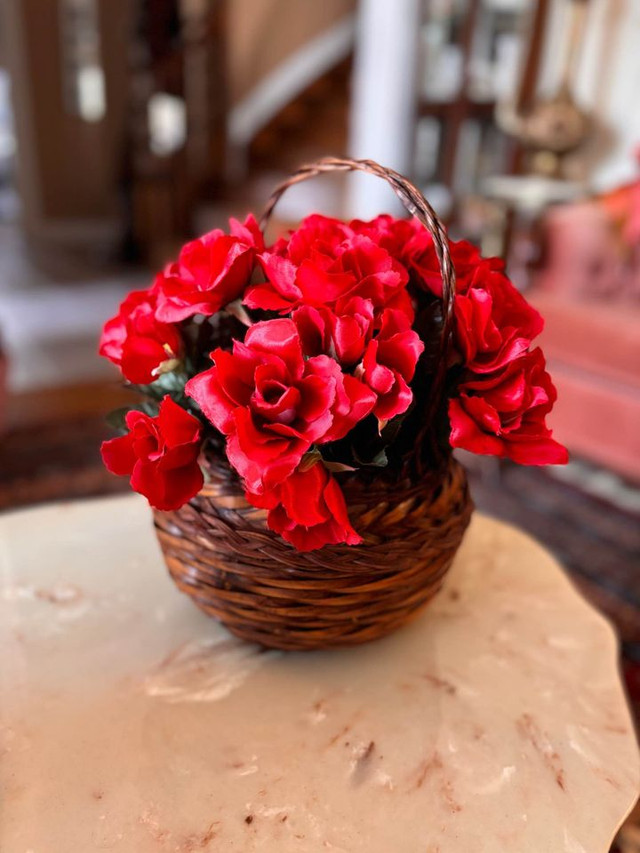 Decorative Flowers in Home Décor & Accents in Ottawa