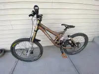Downhill mountain bike - specialized demo