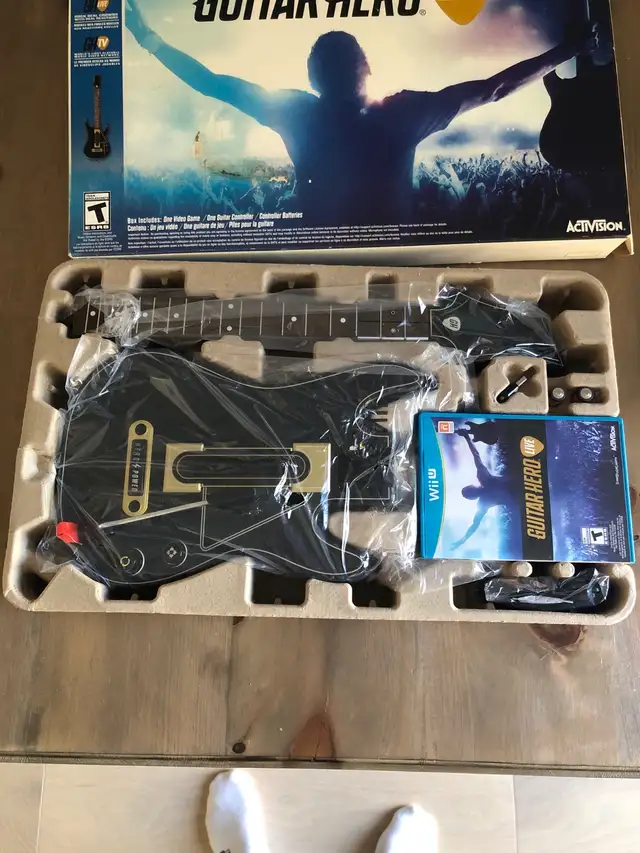 Nintendo WiiU Guitar Hero Live LNIB in Nintendo Wii U in Markham / York Region - Image 3