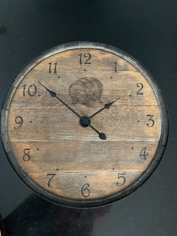 Oak Barrel Clock dans Décoration intérieure et accessoires  à Ouest de l’Île