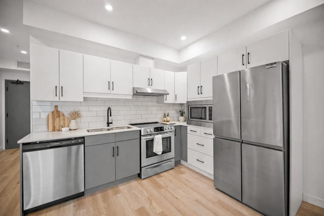 SPACIOUS  2 Bedroom Apartment! Move In Ready!