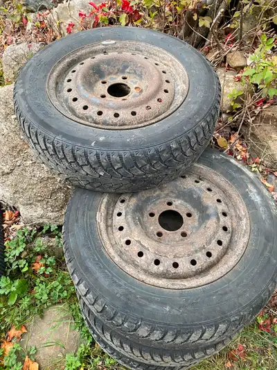 15 “ inch Rims in fair condition. Tires are no longer good, off a 2016 Honda Civic.
