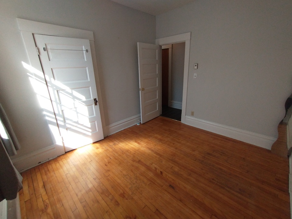 2 bdrm Old Ottawa East- Main/Hazel- short commute to CHEO 4