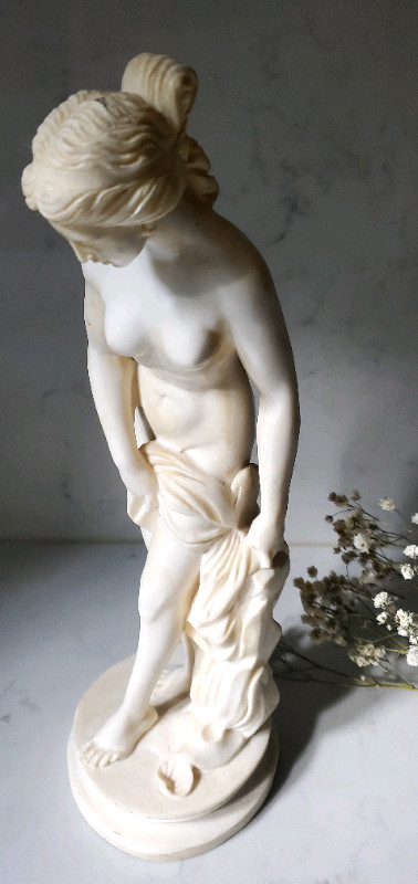 Vintage Alabaster Greek Goddess Statue Sculpture Figurine in Arts & Collectibles in City of Toronto - Image 3