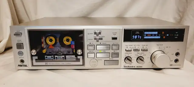 vintage technics RS-M250 cassette deck in Stereo Systems & Home Theatre in Mississauga / Peel Region - Image 3