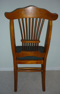 .. wooden antique King George Chair::Exc Condition::Smoke Free