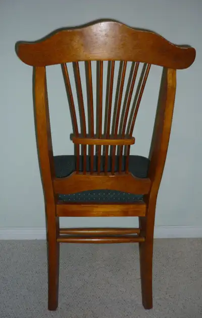 .. wooden antique King George Chair::Exc Condition::Smoke Free, View more