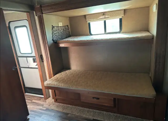 5th wheel camper with bunks & outside kitchen in Travel Trailers & Campers in Regina - Image 10