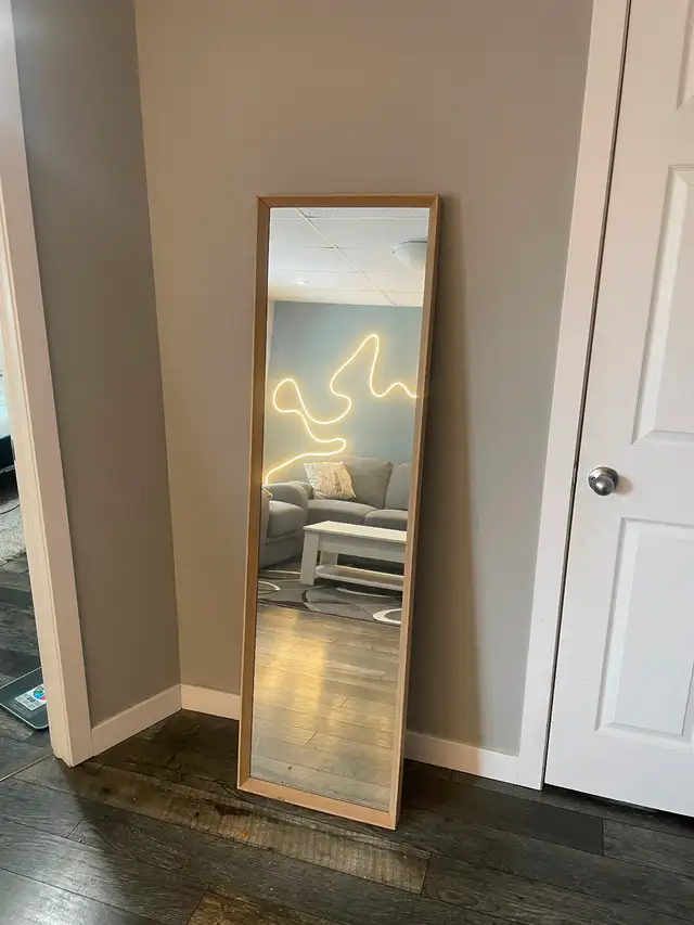 Standing mirror in Home Décor & Accents in Calgary - Image 3