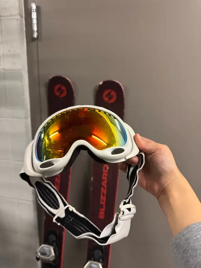 Ski / Snowboard Goggles – $15 (White Rock) in Snowboard in Delta/Surrey/Langley - Image 2