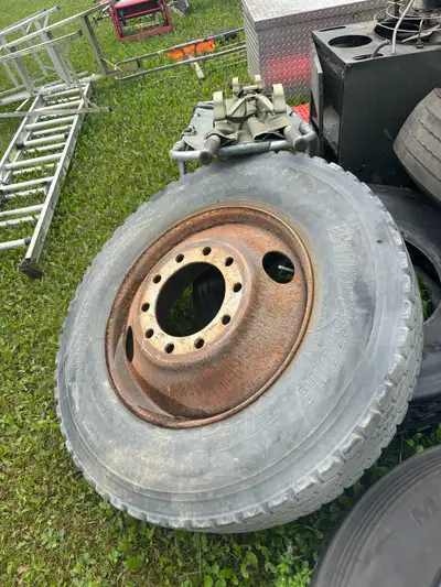 Descent 24.5 tire and steel rim for trailer