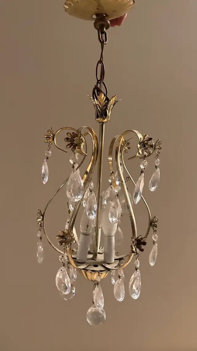 Crystal  Chandelier in Indoor Lighting & Fans in City of Montréal - Image 2
